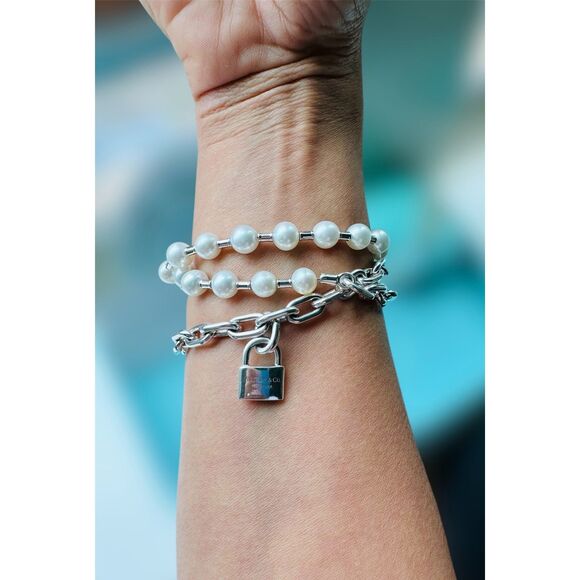 Tiffany Co. Hardware Pearl Lock BRACELET in Silver, Medium - Picture 2 of 10